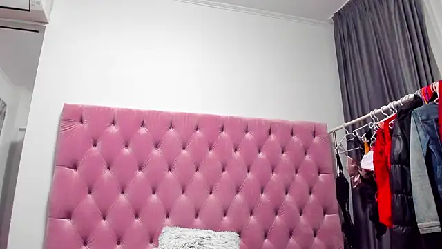 Hazel Taylorr online show from 20, 12, 2025