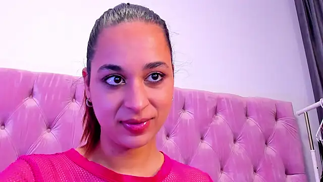 Hazel Taylorr online show from 22, 12, 2025