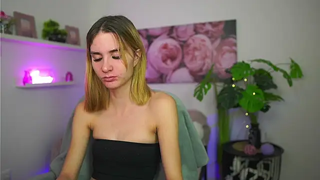  Bella Young online show from 22, 12, 2025