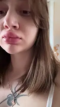 Snapshot of LucieBliss chatting on 7, 4, 2026 LucieBliss online show from 7, 4, 2026