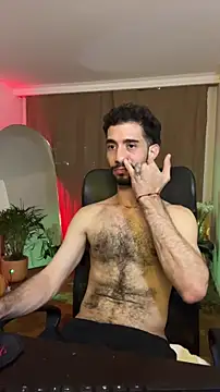 Snapshot of _YOURHERO chatting on 19, 12, 2025 YOURHERO online show from 19, 12, 2025