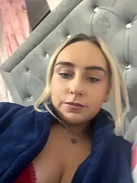 ScarletJ  online show from 14, 12, 2025