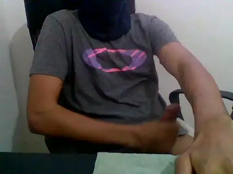 Hugopauzudo2323 online show from 7, 2, 2026