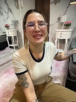 Annyhathatway online show from 16, 5, 2026