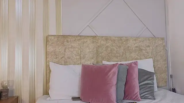 Snapshot of amber__moon_ chatting on 20, 12, 2025 amber moon online show from 20, 12, 2025