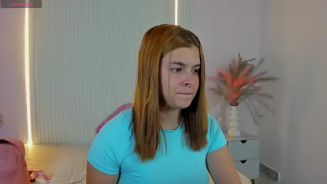 VivianOwen9 online show from 13, 3, 2026