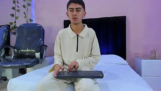 Logan Wolf  online show from 22, 12, 2025