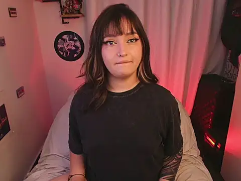 sara cuteeyes online show from 4, 7, 2026