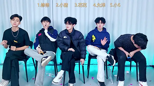 Snapshot of QYBOYS_010 chatting on 15, 12, 2025 QYBOYS 010 online show from 15, 12, 2025