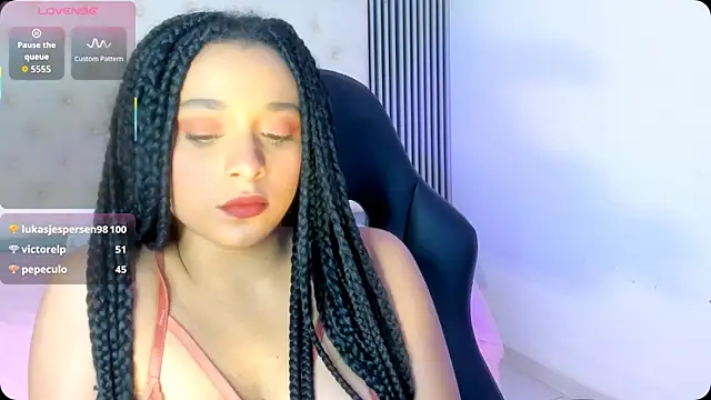 khiara    online show from 20, 12, 2025