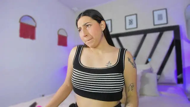 Snapshot of ivyy_blue1 chatting on 23, 12, 2025 ivyy blue1 online show from 23, 12, 2025