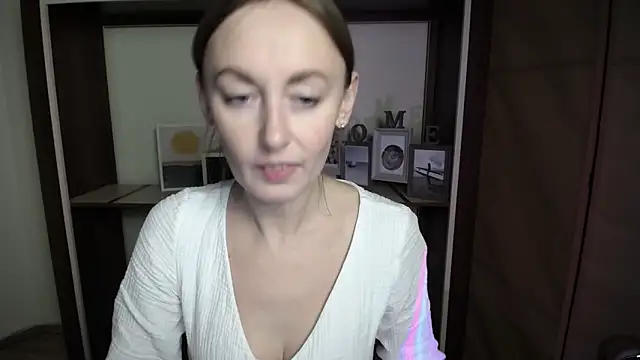 LiaSeass  online show from 9, 2, 2026