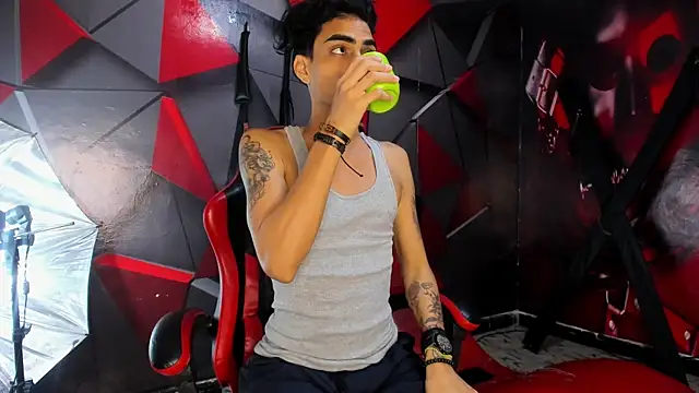 Hot Boys Without Limits online show from 7, 1, 2026