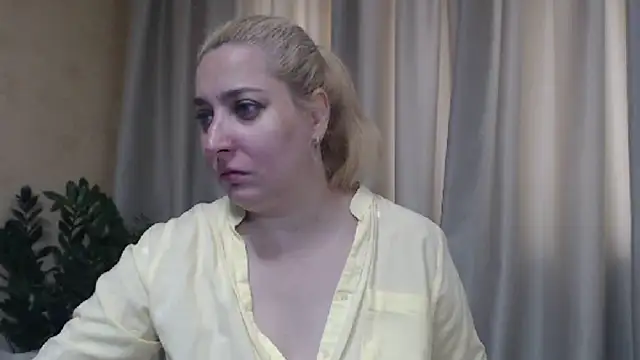 Snapshot of sweetpussy13 chatting on 18, 6, 2026 sweetpussy13 online show from 18, 6, 2026