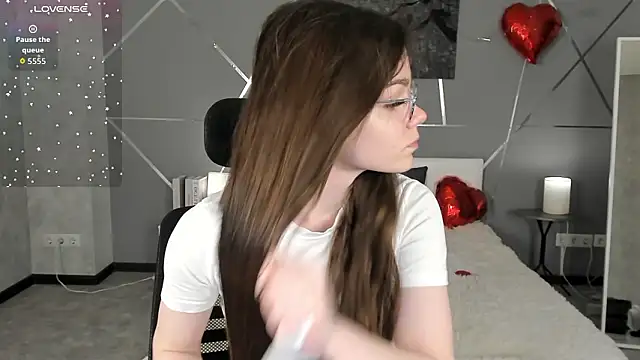 miss  evelyne online show from 12, 3, 2026