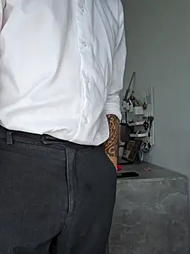 Lovebackground online show from 22, 10, 2025