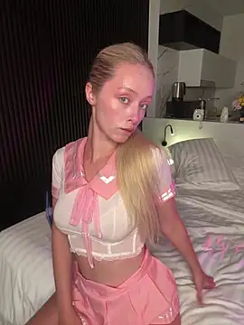 Snapshot of SunnyShiney chatting on 1, 3, 2026 SunnyShiney online show from 1, 3, 2026