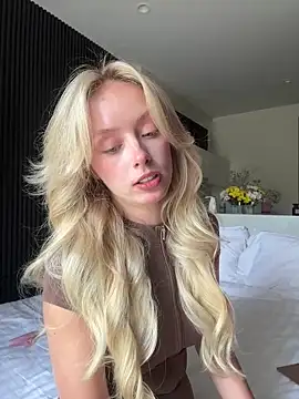 Snapshot of SunnyShiney chatting on 2, 3, 2026 SunnyShiney online show from 2, 3, 2026