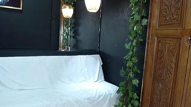 Layla Isabel online show from 16, 12, 2025