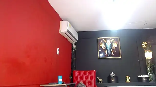 Layla Isabel online show from 17, 12, 2025