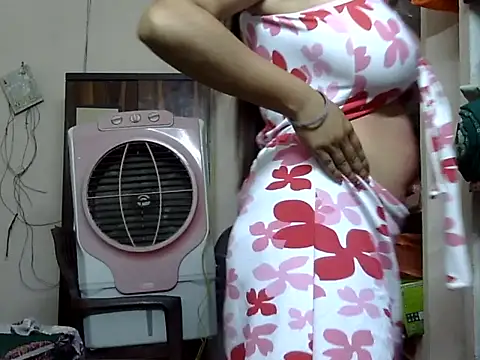 Snapshot of hot-riyaaa chatting on 8, 3, 2026 hot-riyaaa online show from 8, 3, 2026