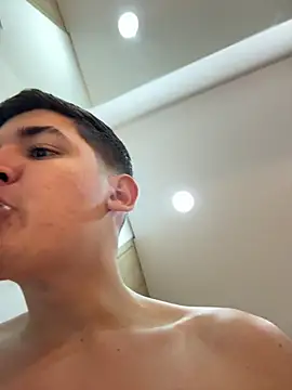 Snapshot of Valentino_ceratti chatting on 15, 12, 2025 Valentino ceratti online show from 15, 12, 2025