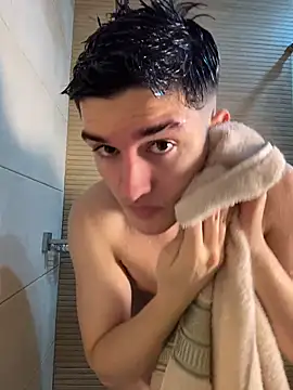 Snapshot of Valentino_ceratti chatting on 18, 12, 2025 Valentino ceratti online show from 18, 12, 2025