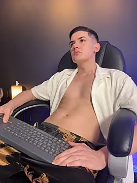 Snapshot of Valentino_ceratti chatting on 18, 12, 2025 Valentino ceratti online show from 18, 12, 2025