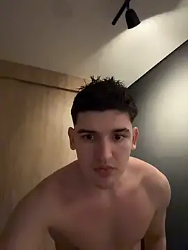 Snapshot of Valentino_ceratti chatting on 19, 12, 2025 Valentino ceratti online show from 19, 12, 2025