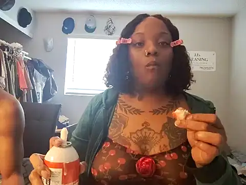 Snapshot of Denisedutchess chatting on 16, 12, 2025 Denisedutchess online show from 16, 12, 2025