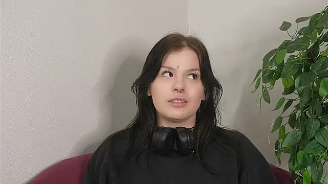 Snapshot of LesleyManire chatting on 17, 12, 2025 LesleyManire online show from 17, 12, 2025