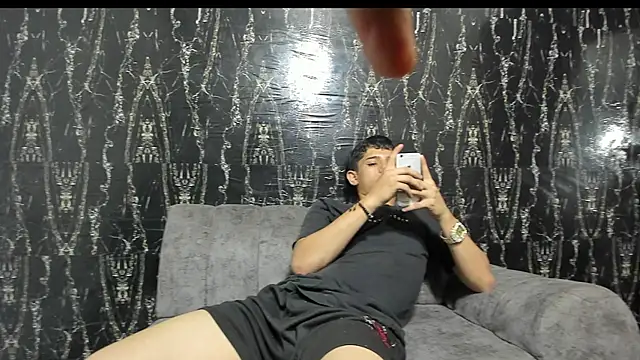 Snapshot of Mrs-mike-hott-boy chatting on 20, 12, 2025 Mrs-mike-hott-boy online show from 20, 12, 2025