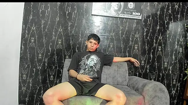 Snapshot of Mrs-mike-hott-boy chatting on 21, 12, 2025 Mrs-mike-hott-boy online show from 21, 12, 2025