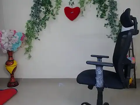 Shy nivi online show from 28, 4, 2026