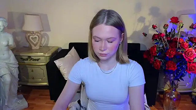 RebeccaLewis online show from 16, 12, 2025