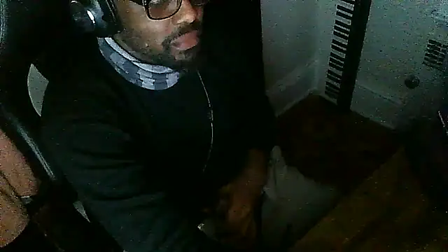 Snapshot of MrUnintentional chatting on 17, 12, 2025 MrUnintentional online show from 17, 12, 2025