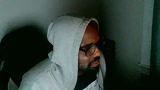 Snapshot of MrUnintentional chatting on 21, 12, 2025 MrUnintentional online show from 21, 12, 2025