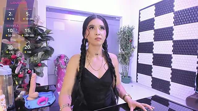 Snapshot of SamanthaLarsson chatting on 21, 12, 2025 SamanthaLarsson online show from 21, 12, 2025