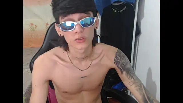 Snapshot of Sweett_Boyy chatting on 18, 12, 2025 Sweett Boyy online show from 18, 12, 2025