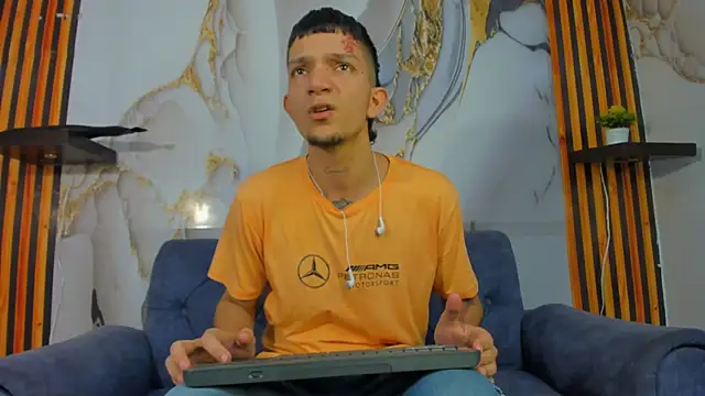 Straight Guy22 online show from 18, 12, 2025