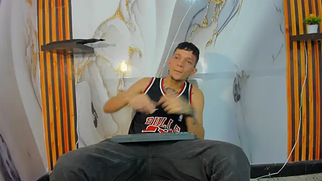 Straight Guy22 online show from 19, 12, 2025