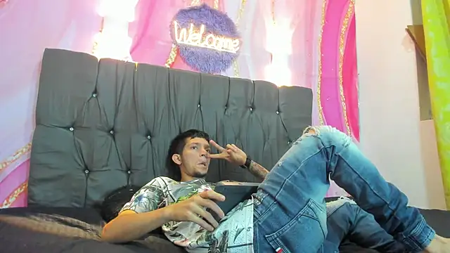 Straight Guy22 online show from 8, 1, 2026