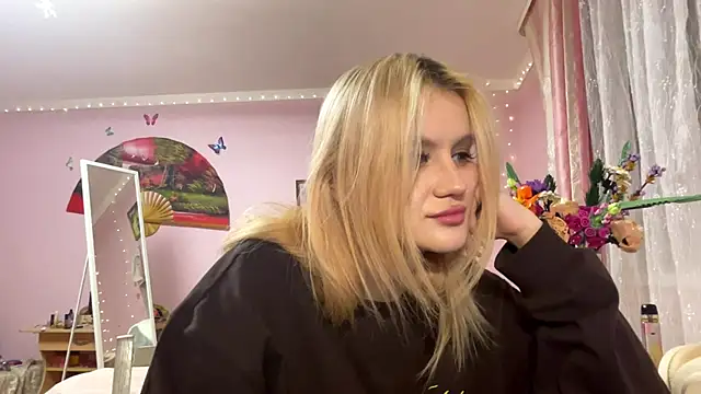 Snapshot of MelisaBloomy chatting on 14, 12, 2025 MelisaBloomy online show from 14, 12, 2025