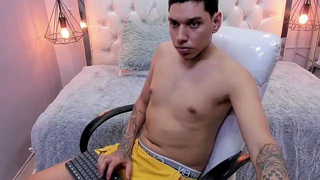 Snapshot of drake_miller7 chatting on 19, 12, 2025 drake miller7 online show from 19, 12, 2025