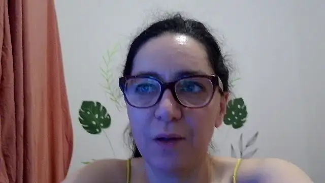Snapshot of anngelle chatting on 22, 4, 2026 anngelle online show from 22, 4, 2026
