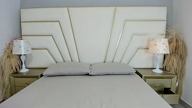 Snapshot of Zara_Vidal chatting on 20, 12, 2025 Zara Vidal online show from 20, 12, 2025