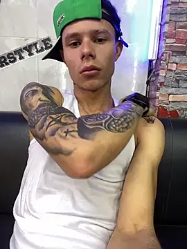 Snapshot of Danseuz chatting on 16, 12, 2025 Danseuz online show from 16, 12, 2025