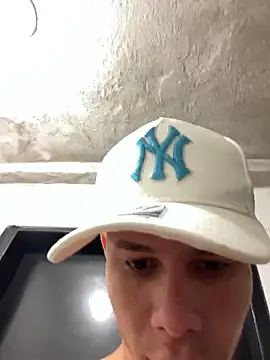 Snapshot of Danseuz chatting on 19, 12, 2025 Danseuz online show from 19, 12, 2025