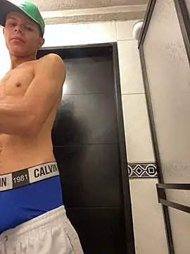 Snapshot of Danseuz chatting on 20, 12, 2025 Danseuz online show from 20, 12, 2025