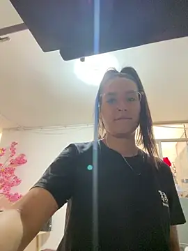 Snapshot of Val12777 chatting on 19, 12, 2025 Val12777 online show from 19, 12, 2025